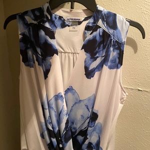 Woman’s V-neck swoop Design top
